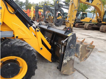 Tractopelle JCB 3CX: photos 3