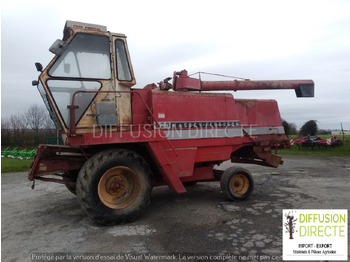 Moissonneuse-batteuse MASSEY FERGUSON 600 series