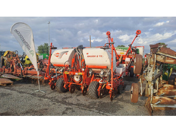 Semoir SEMINATRICE DI PRECISIONE KUHN MAXIMA 2 TD: photos 2 Semoir SEMINATRICE DI PRECISIONE KUHN MAXIMA 2 TD: photos 2