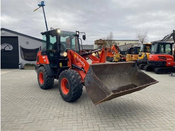 Chargeuse sur pneus Kubota R 090: photos 5