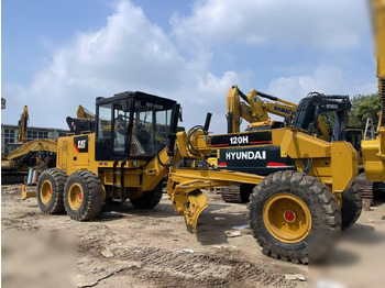 Niveleuse CATERPILLAR 120H