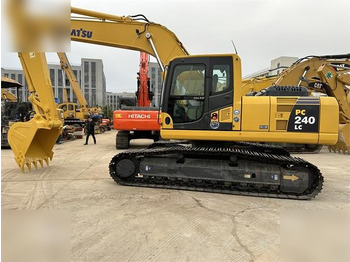 Pelle sur chenille KOMATSU PC240LC-8