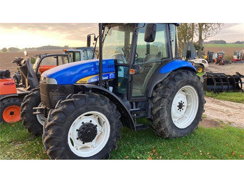 Tracteur agricole NEW HOLLAND TDD
