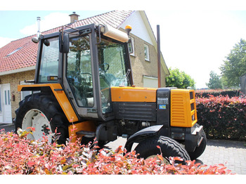 Tracteur agricole RENAULT