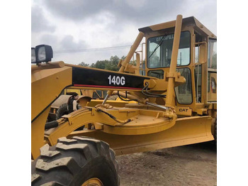 Niveleuse CATERPILLAR 140H