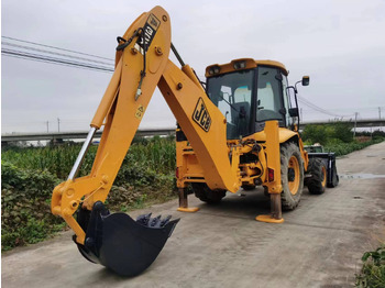 Tractopelle JCB 3CX