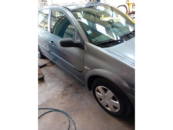 Voiture à hayon RENAULT