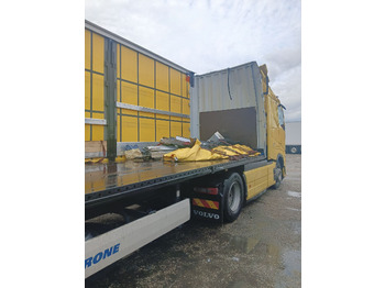 Semi-remorque rideaux coulissants KRONE located in Bari, Italy - damaged: photos 2