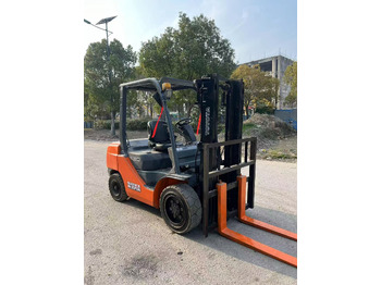 Chariot élévateur diesel TOYOTA 3 ton 8F used japan brand diesel forklift: photos 2 Chariot élévateur diesel TOYOTA 3 ton 8F used japan brand diesel forklift: photos 2