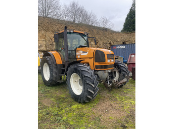 Tracteur agricole RENAULT