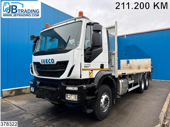 Camion plateau IVECO Trakker