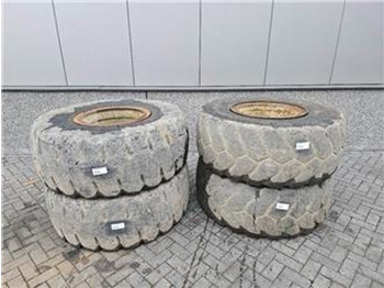 Pneus et jantes TEREX