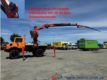 Camion grue UNIMOG