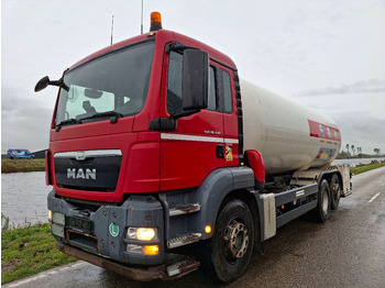 Camion citerne MAN TGS 26.440