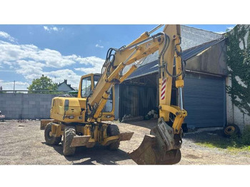 Pelle sur pneus KOMATSU