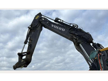 Pelle sur chenille Volvo ECR235EL: photos 4