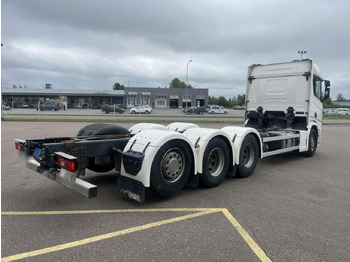 Châssis cabine SCANIA R560 B8x4*4 / Chassis / sleeper cab / Power take-off: photos 3 Châssis cabine SCANIA R560 B8x4*4 / Chassis / sleeper cab / Power take-off: photos 3