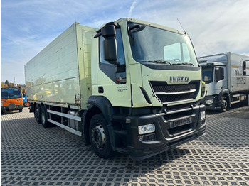 Camion pour le transport de boissons IVECO Stralis