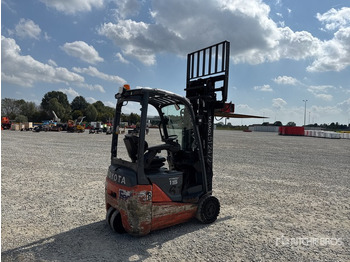 Chariot élévateur électrique Toyota 8FBET15 Carrelli Elevatori Elettrici: photos 4 Chariot élévateur électrique Toyota 8FBET15 Carrelli Elevatori Elettrici: photos 4