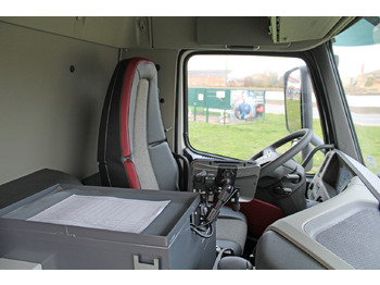 Photo d'intérieur 1: Camion citerne VOLVO FM