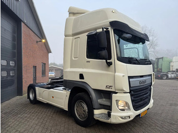 Photo d'intérieur 1: Tracteur routier DAF CF 370 4X2 Space Cab Side skirts ACC NL Truck APK 09/2025