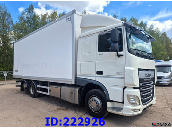 Camion isothermique DAF XF 106 440