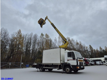 Camion avec nacelle MAN