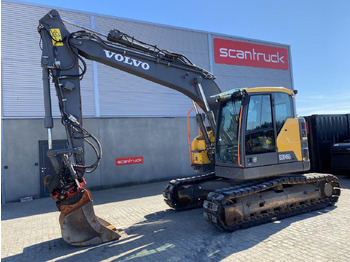 Pelle sur chenille VOLVO ECR145