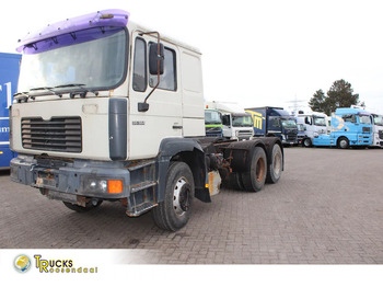 Tracteur routier MAN 26.364