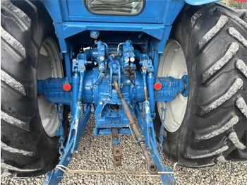 Tracteur agricole Ford 8210 En rigtig velholdt klassiker med tvillinghjul: photos 4