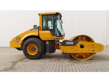 Compacteur à pieds de mouton/ Monocylindre VOLVO SD135B