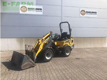 Chargeuse sur pneus MANITOU