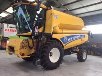 Moissonneuse-batteuse New Holland TC 4.90: photos 1