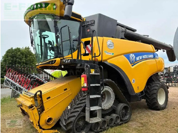 Moissonneuse-batteuse NEW HOLLAND CR8.80