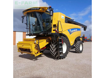 Moissonneuse-batteuse NEW HOLLAND CX series
