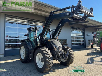 Tracteur agricole VALTRA
