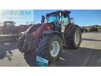 Tracteur agricole VALTRA T214