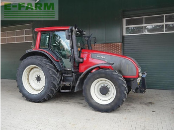 Tracteur agricole VALTRA T151