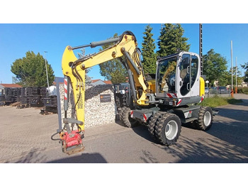 Pelle sur pneus WACKER