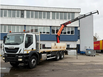 Camion plateau IVECO Trakker
