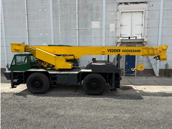 Grue automotrice lente