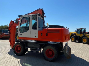 Pelle sur pneus LIEBHERR A 900