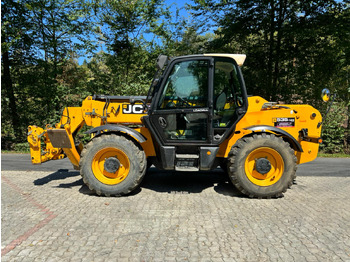 Chargeuse sur pneus télescopique JCB