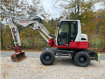 Pelle sur pneus TAKEUCHI