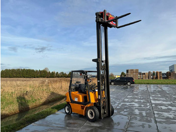 Chariot élévateur CLARK