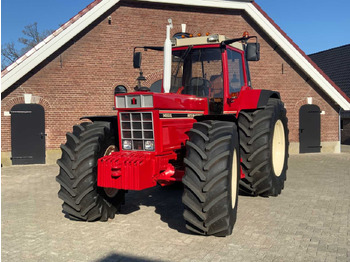 Tracteur agricole INTERNATIONAL