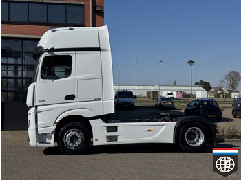 Crédit-bail de Mercedes-Benz ACTROS 1848 Gigaspace ** LIMITED EDITION**  / FULL SPOILER / 2x TANK / NIGHT ac / Mercedes-Benz ACTROS 1848 Gigaspace ** LIMITED EDITION**  / FULL SPOILER / 2x TANK / NIGHT ac /: photos 3
