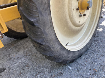 Pulvérisateur traîné Dubex Junior 2500-27: photos 3 Pulvérisateur traîné Dubex Junior 2500-27: photos 3