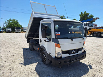 Utilitaire benne NISSAN