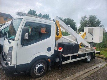 Véhicule utilitaire NISSAN